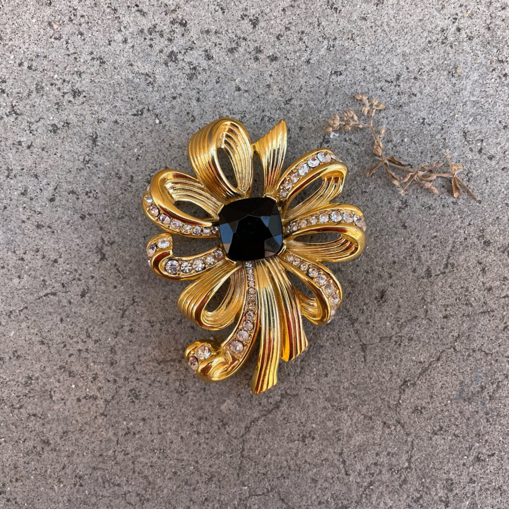 Vintage, Gold Metal Bow Brooch with Black Stone